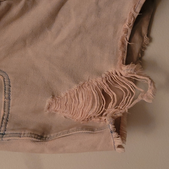 Hollister low rise pinkish hue distressed denim shorts - Picture 2 of 6